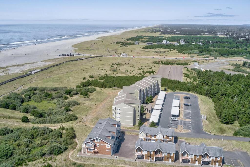 Beach Please-Updated Home With Ocean Views Лонг-Біч Екстер'єр фото